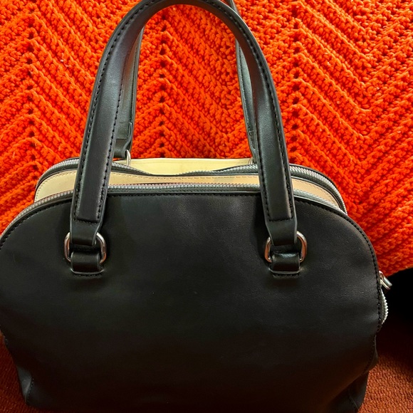 Ladies Nine West Faux Lther Bag,Medium, Black and White,3 separate compartments - Picture 2 of 9